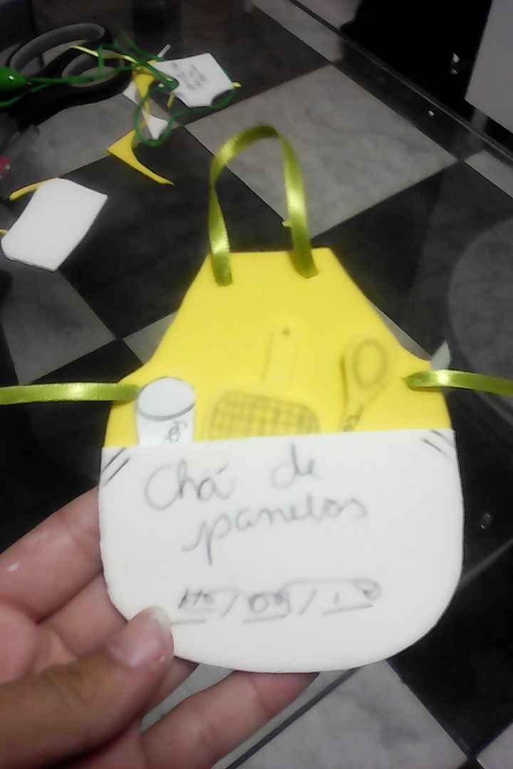 Boa Noite noivinhas!!                               Convite feito com EVA para o chá de panelas da m