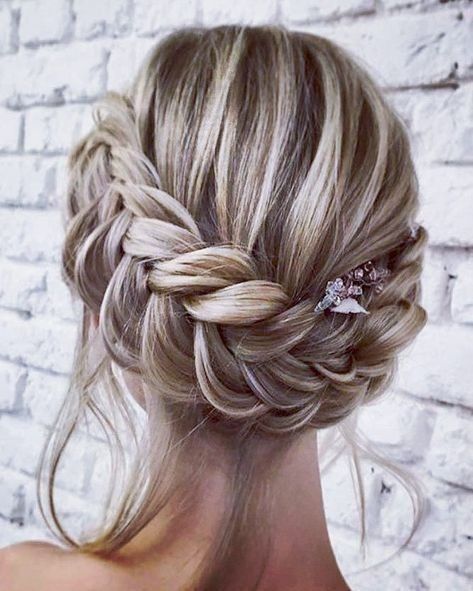 Cabelo preso com traças