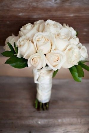 Buque de rosas brancas
