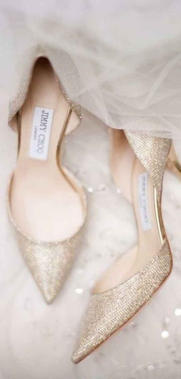 Sapato bico fino de glitter