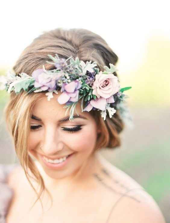 Penteado com arco de flores