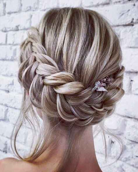 Cabelo preso com traças