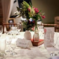 Casamento com decoração livros - 1