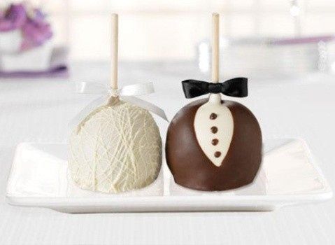 Maçãs com chocolate, também "vestidas" de noivinhos