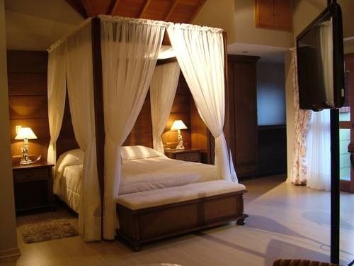 Cama casal.