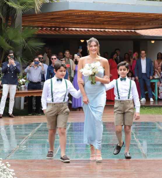 Sasha levou as alianças no casamento do pai! 😍 - 2