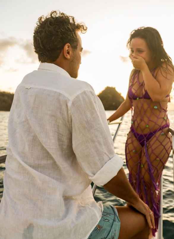Você piscou e Larissa Manoela foi pedida em casamento! 💍 - 3