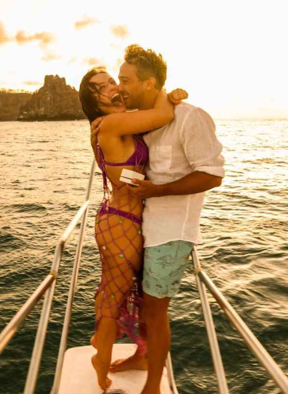 Você piscou e Larissa Manoela foi pedida em casamento! 💍 - 6