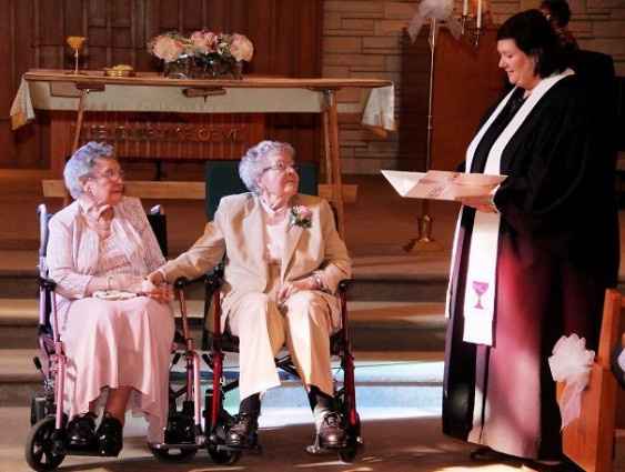 Elas, depois de 72 anos juntas puderem se casar! 