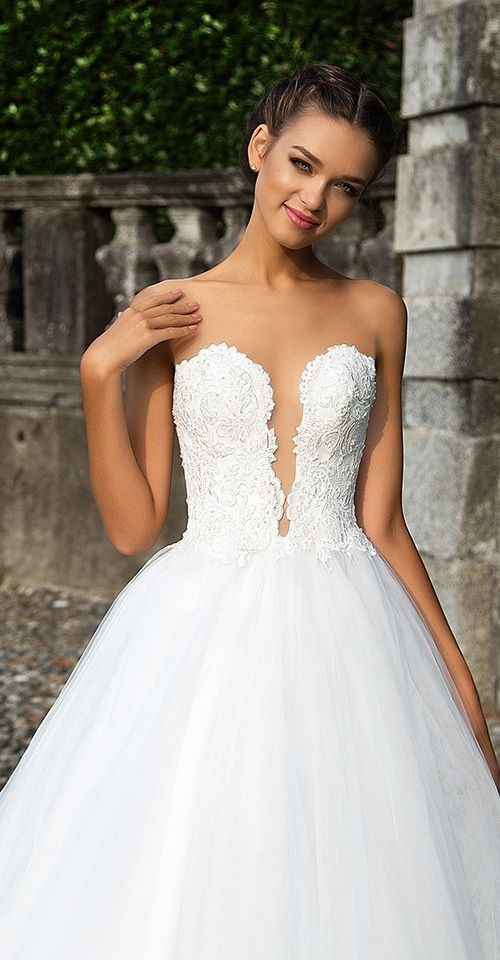Tomara que caia, decotão, e sua nota para esse vestido de noiva é...