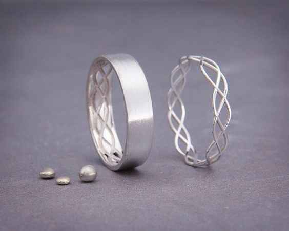 Aliança de casamento diferentes para os noivos. O que acham?