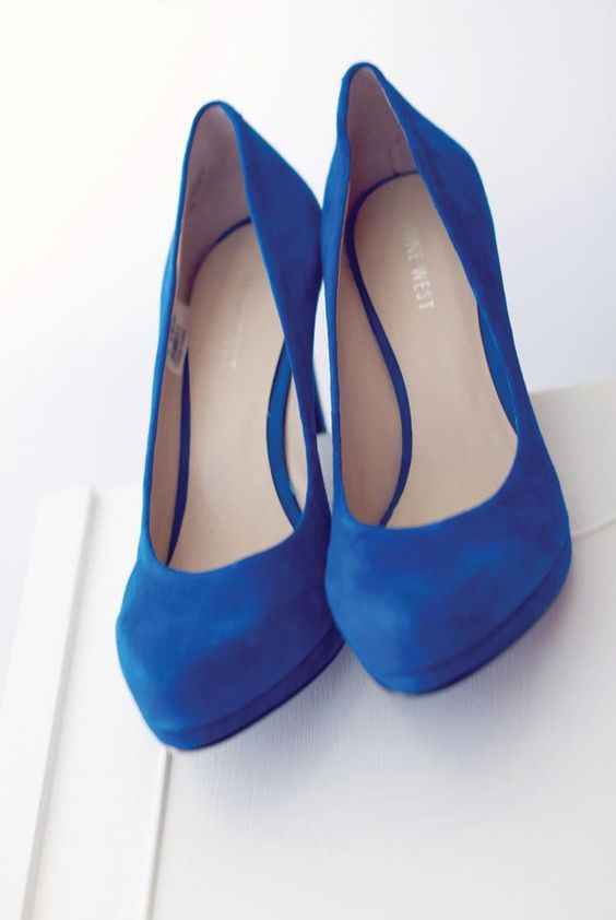 Sapatos combinando com as alianças. Tudo Lapis Blue! Pode?