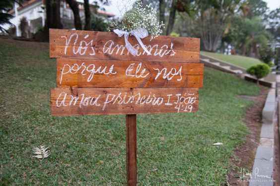 Espalhando mensagens fofas na festa de casamento - DIY
