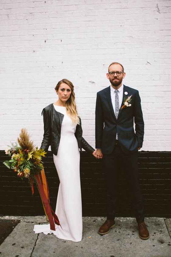 O casamento foi em NY e a noiva foi vestida assim: 