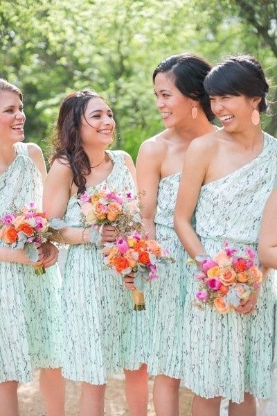 6) Vestidos estampados para as madrinhas. Sim ou não? 