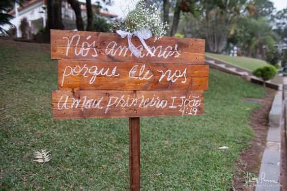 Espalhando mensagens fofas na festa de casamento - DIY