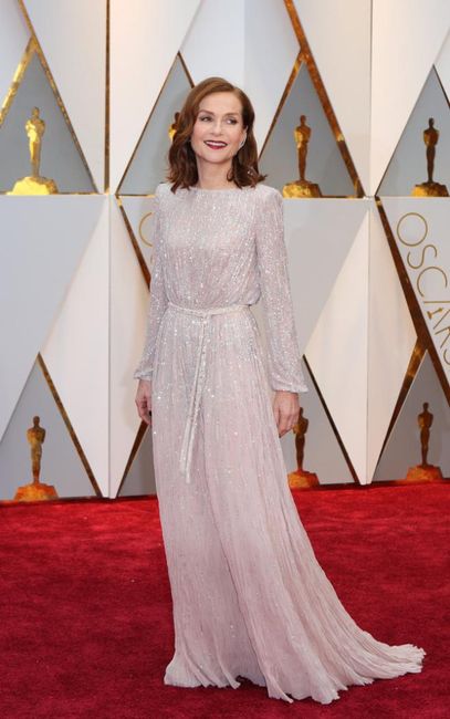 3) Isabelle Huppert de Armani - Acho até que podia ser um vestido chic para o civil! 