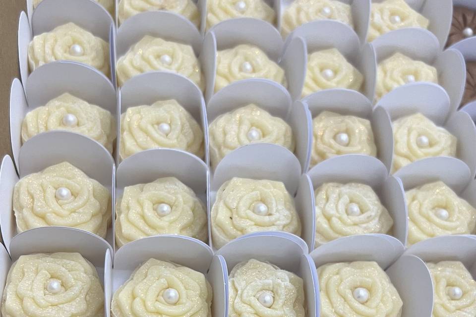 Brigadeiros elegantes na mesa