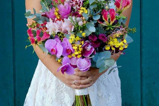 Buquê de flores colorido