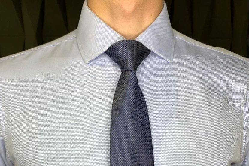 Composição: Camisa e gravata.
