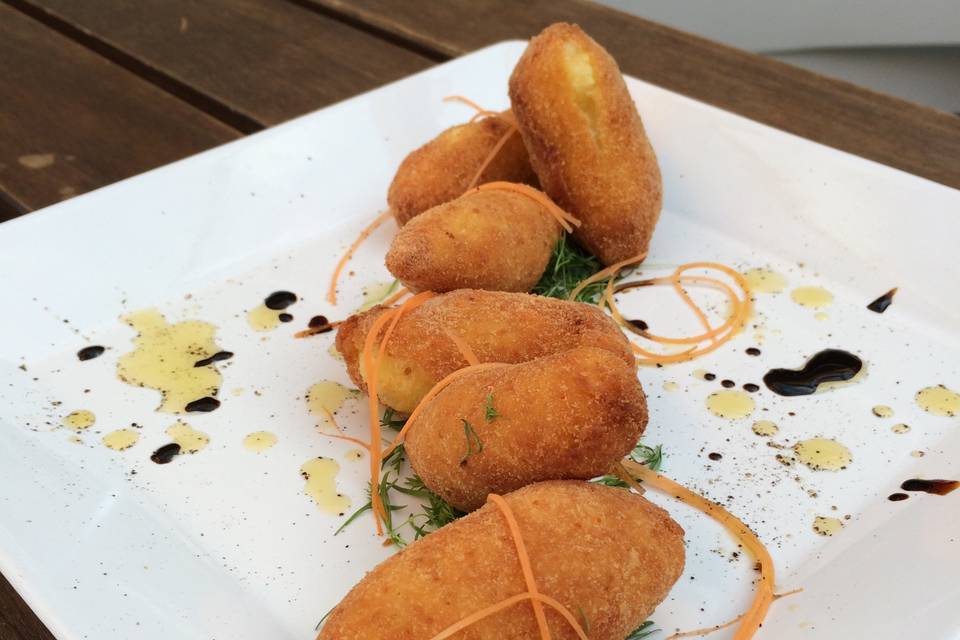 Bolinho de aipim com carne sec