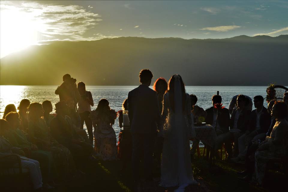 Cerimônia ao sol.