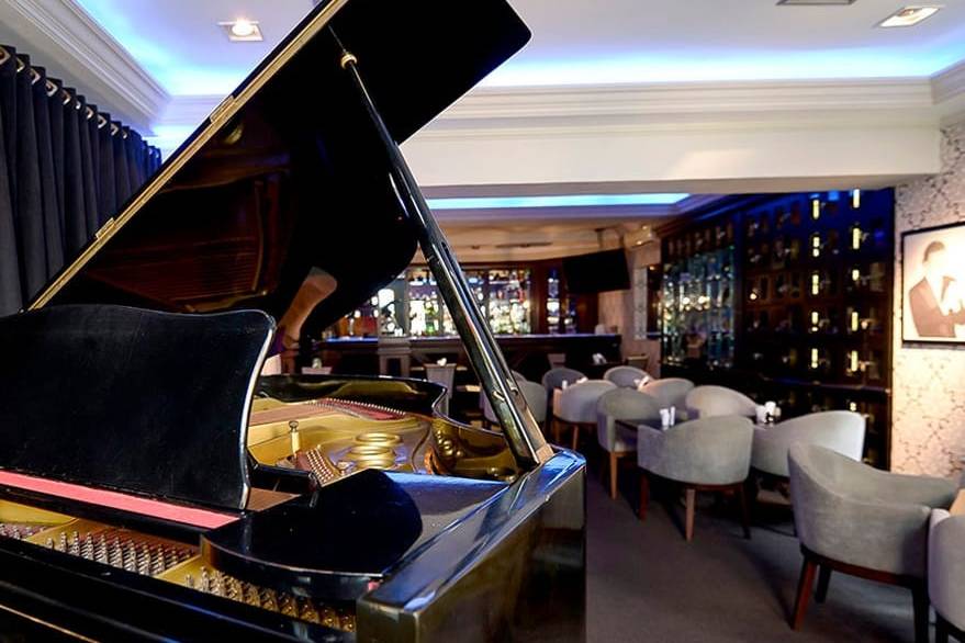 Piano Bar