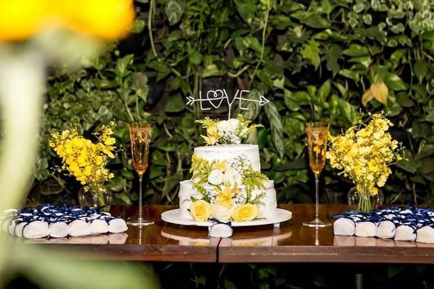 Mesa de bolo e bem casados