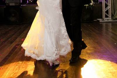 Noivo e noiva dança