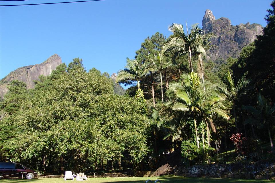 Piscina com água natural