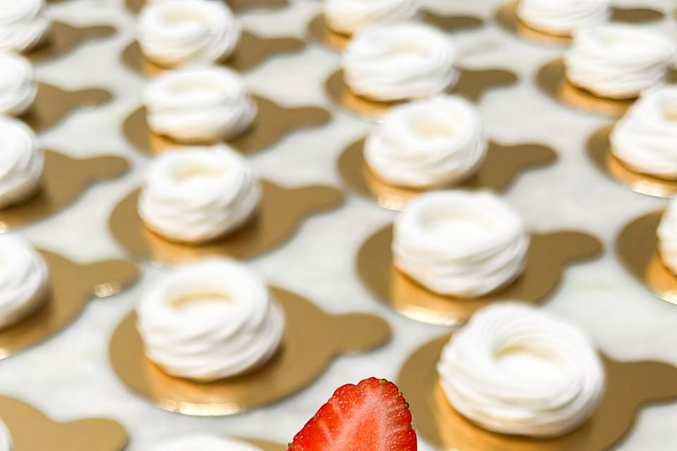 Mini pavlovas frutas vermelhas