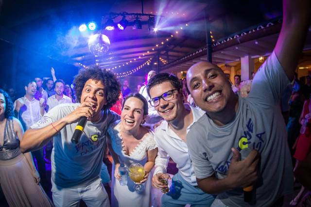 Sets com funk, looks inusitados e mais: veja tudo o que rolou no 1° dia de  Tomorrowland Brasil, Pop