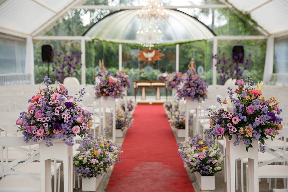 Gazebo nos jardins decorado