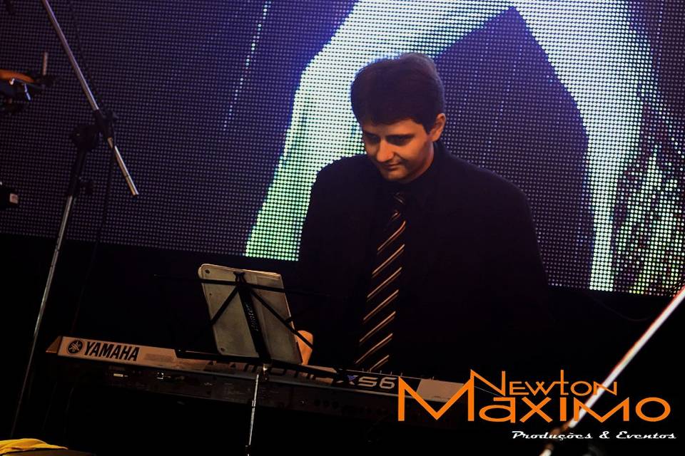 Nos teclados - Mateus Pavan