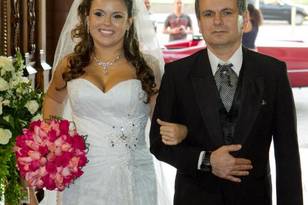 Entrando o casamento na igreja