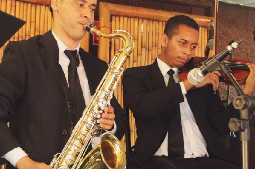 Dupla clássica. Sax e Violino.