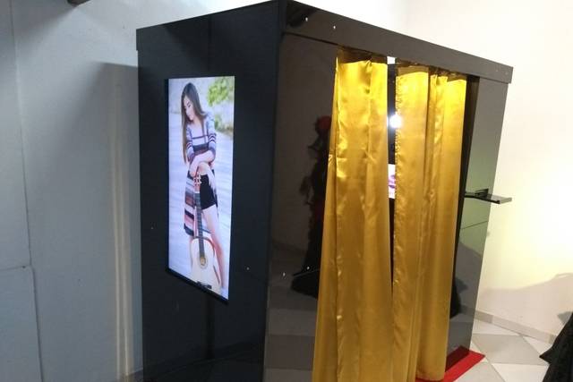 Cabine com sua tela ao fundo