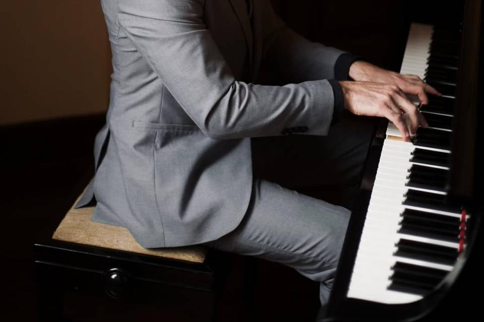 Sentado ao piano