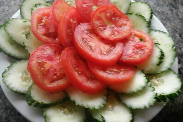 Salada de pepinio com tomate