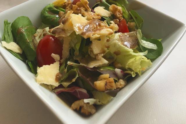 Mix de salada verde com nozes