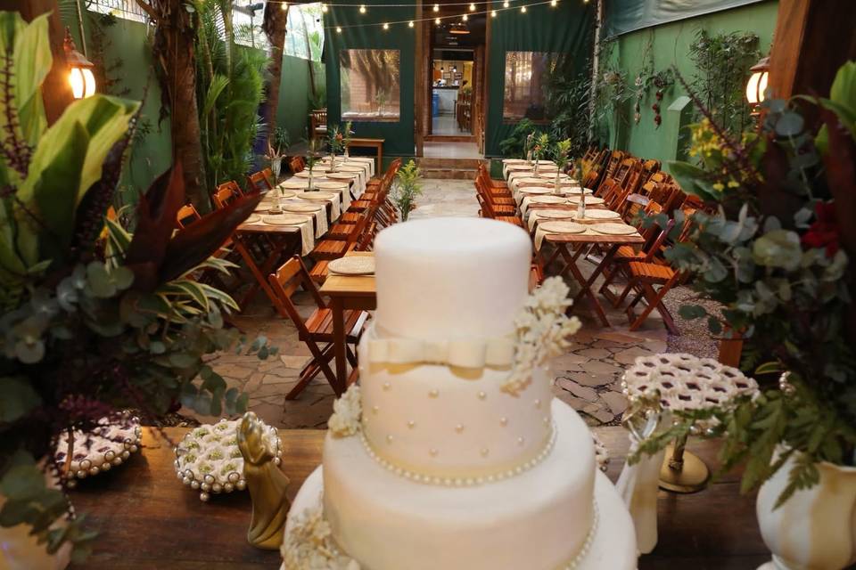 Mesa dos Doces no pergolado