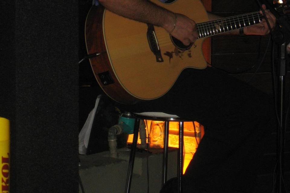Fábio Marthins Voz e Violão