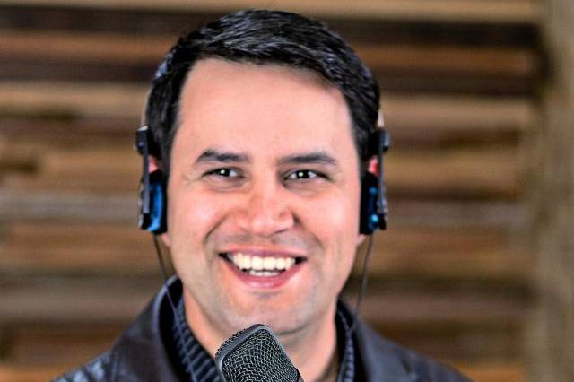 Fábio Marthins Voz e Violão