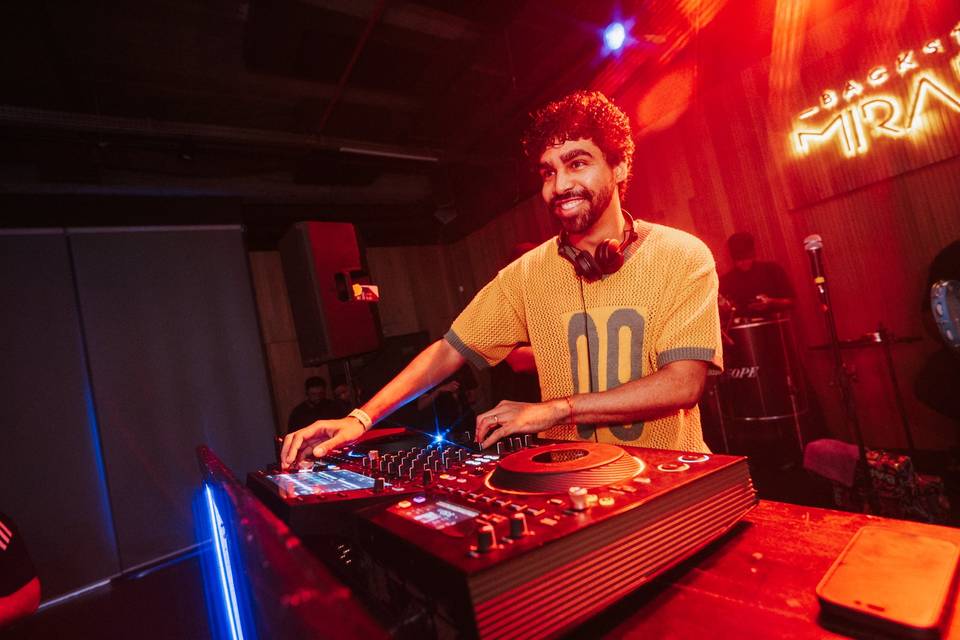 DJ Lipe Rosa Backstage Mirante