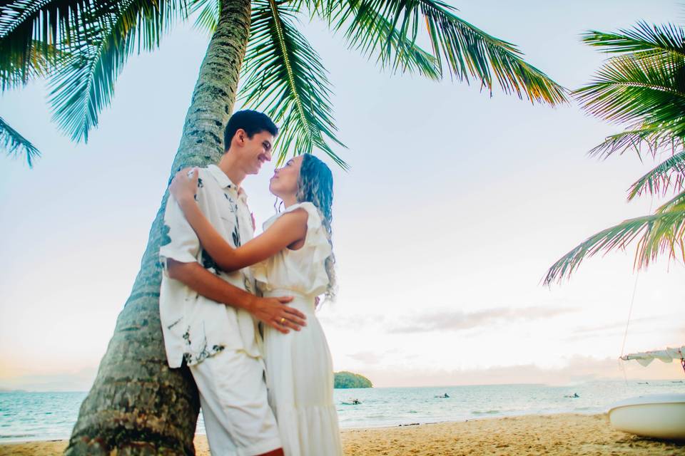 Casal com coqueiro