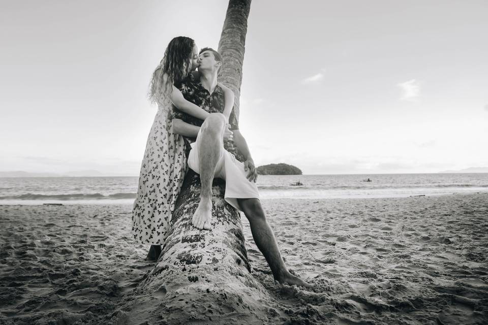Casal se beijando