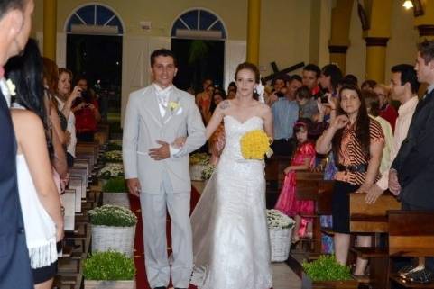 Entrando o casamento na igreja