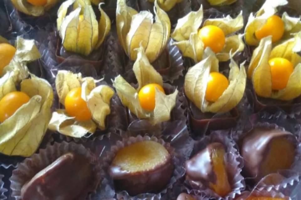 Copinho de chocolate e damasco