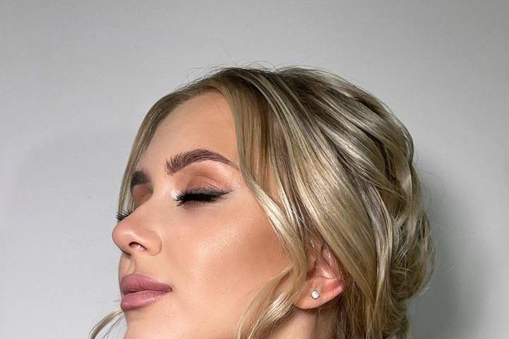Ella's Débora Hair Styles