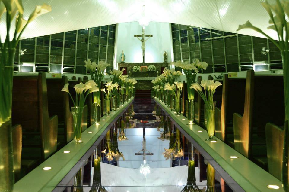 O caminho do altar na igreja